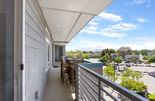 Grand Haven Condo | NEAR DOWNTOWN SPACIOUS CONDO 4 BEDROOMS - 3 FULL BATHROOMS - PRIVATE BALCONIES