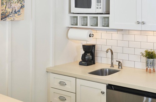 Holland Condo | Near Lake Michigan, Heated Pool, Free Golf, Beaches