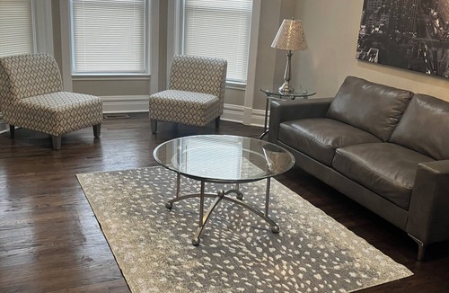 Woodlawn House | Near Lakefront! Minutes from the beach, Obama museum campus and 2 golf courses!