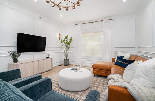 Northeast South Bend Condo | New 1st floor condo - 7 Block Walk to Notre Dame - Sleeps 8