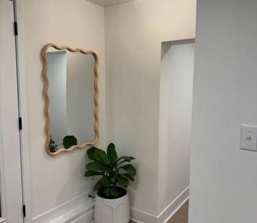 Bryant Pattengill West Apartment | New 2024-Renovated Modern Farmhouse - 4 Bed Top Floor Unit