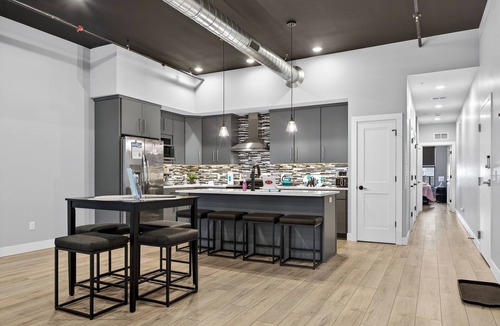 Fennville Apartment | NEW (2024:) Sleeps 12 | Downtown Fennville | Near Saugatuck & Local Beaches