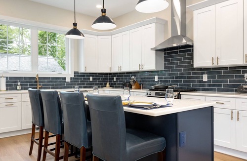 Wooded Estates Apartment | New Build Near Notre Dame 5BR 4.5BA