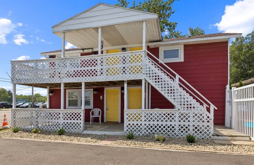 Monticello Cabin | NEW! Dave's Last Resort Lakeside - Long Stay Discount - Cozy Cabin 6