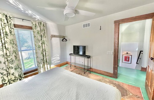 Three Oaks House | New! Downtown Three Oaks -15min to Beach! Lively Modern Family-Friendly +Cabin