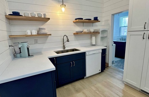 Lakeside Cottage | New Listing: perfect location, Sunshine Cottage, a cute little gem in Lakeside!
