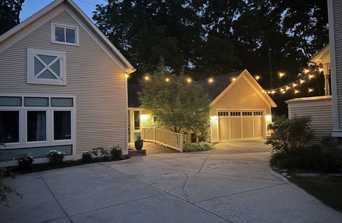 Grand Haven Cottage | NEW LISTING! Renovated Carriage House in Downtown Grand Haven BOOKING NOW!