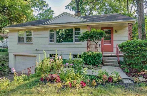 Wooded Estates House | New listing! So close to Notre Dame!