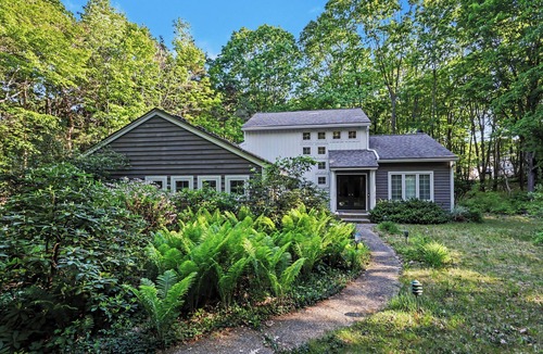 West Olive House | NEW LISTING: Spacious West Olive Retreat | Walk to Lake Michigan | Sleeps 11