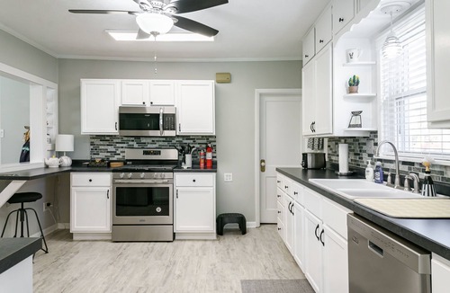 Harters Heights House | NEW LISTING! Walking distance to Notre Dame, 3BR - 1.5BA House. Go Irish ☘️💙☘️