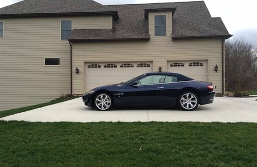 South Bend House | NEW! Luxury throughout. Sleeps 12. Just 5 miles to ND. Theater. Bar. Hot Tub.