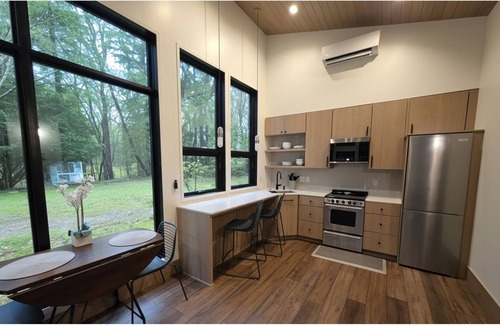 Three Oaks Cottage | NEW Modern Wooded Guest House, Fireplace, Harbor Country, Close to Cherry Beach