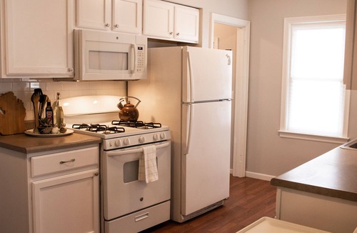 Grand Rapids House | NEW! Perfect for Professionals, Family and Friends- Convenient To All of GR!