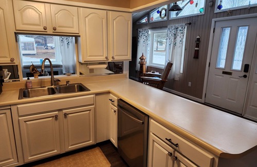 Canadian Lakes House | NEW! Royal Bungalow Lake House W/Lake view & access - Canadian Lakes