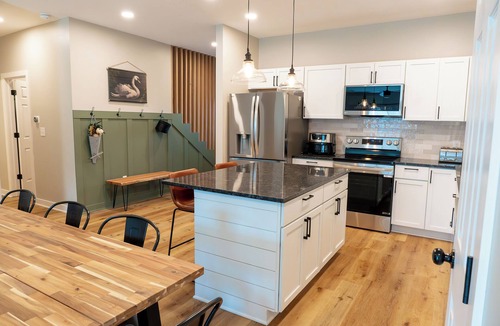 Westfield House | NEW Springmill Escape in Westfield - 2 king beds, office, fenced yard and more