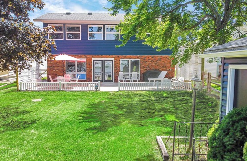 Bass Lake House | New! Sunset Shores: Lakefront home with private pier/huge fenced yard!