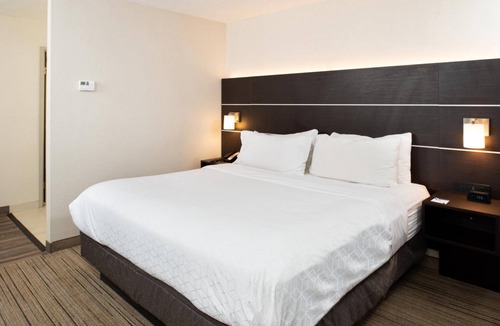 Dent Hotel | Newly Renovated & Modern Room with Quiet Atmosphere Perfect for Couples