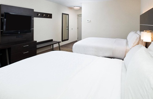 Dent Hotel | Newly Renovated & Modern Room with Quiet Atmosphere Perfect for Couples
