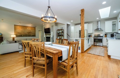 Union Pier House | Newly Updated Union Pier Home with Deeded Beach Access!