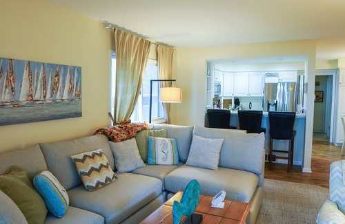 Holland House | Nice Cottage on Lake Michigan with Views and Beach