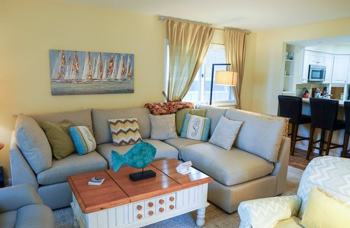 Holland House | Nice Cottage on Lake Michigan with Views and Beach