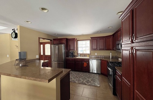Bradley House | Parker Place: Perfect for CSL, ONU & Families/3BR/Fast WiFi/Parking