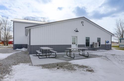 Oak Harbor House | Patio & Parking! Modern Bunkhouse Near Lake Erie