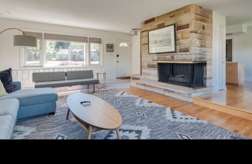 Coloma House | Paw Paw Lake - All Sports Lake - Private Lakefront