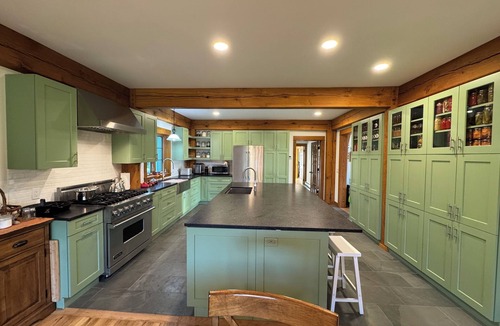 Bangor House | Peaceful Farmhouse outside of South Haven - 2 bedrooms.