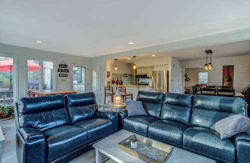 Indianapolis House | Peaceful Getaway Scenic Park & River Views in the heart of Broad Ripple Village!