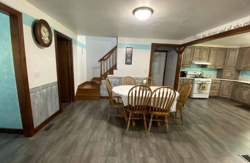 Flat Rock House | Peaceful Meadows - Peaceful Meadows