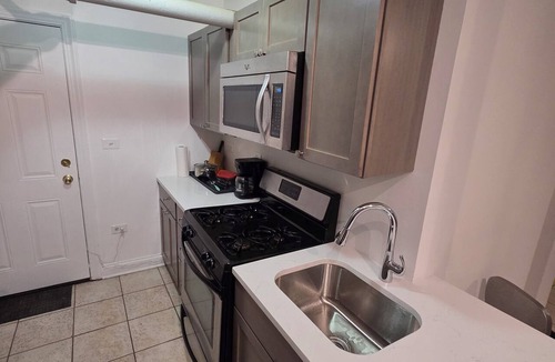 South Shore Apartment | Peaceful place Great location food markets transportation downtown lake Michigan