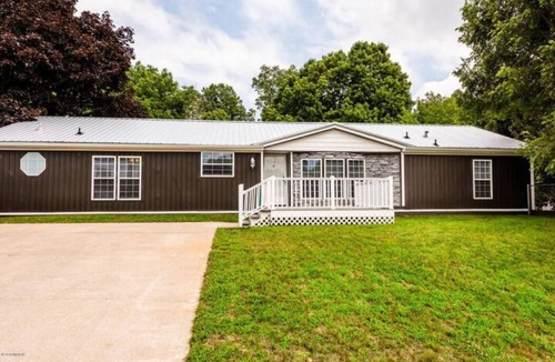 Eau Claire Cottage | Peaceful & Relaxing Cottage by the Lake