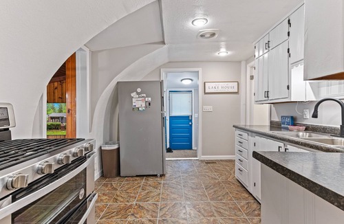 Monticello Cottage | Peaceful Waterfront Home - Close To Indiana Beach