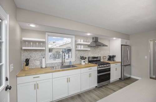 South Bend House | Peach Tree Place - Updated Home in South Bend