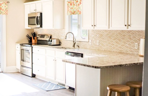 South Haven House | Perfect for Family - HEATED POOL thru early Oct, WALK to Downtown/Beach, HOT TUB
