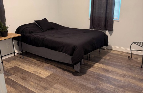 Oxford Bed & Breakfast | PERFECT MIAMI STAY 4-bedroom 2 bath with luxury shower in O