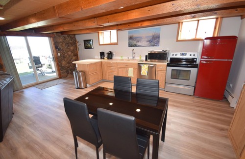 Lake Fenton House | Pet friendly house on all sports Lake Fenton, minutes away from downtown.