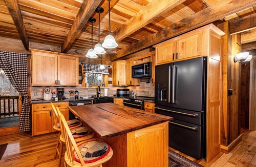 Gnaw Bone Cabin | Pet-Friendly Log Cabin w/Hot Tub on 9 Acres | Near Nashville, IN