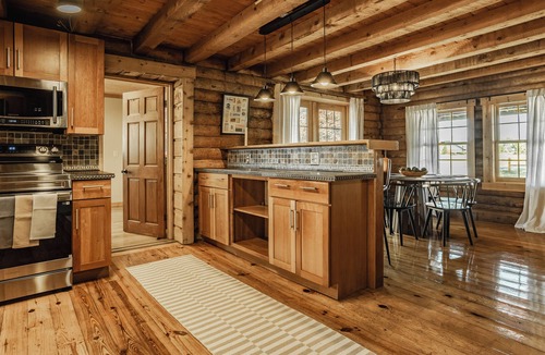 Westfield House | Pickleball, Bball, Hot Tub, Movie Theater, Game Rm