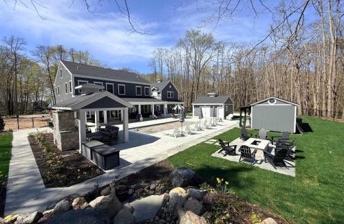 Fennville House | Pier Cove Estate - Pool Pickleball ADA-Friendly Luxury Getaway