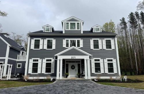 Fennville House | Pier Cove Estate - Pool Pickleball ADA-Friendly Luxury Getaway