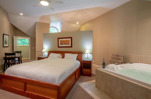 Holland Bed & Breakfast | Pigeon Creek Inn - Adults Only