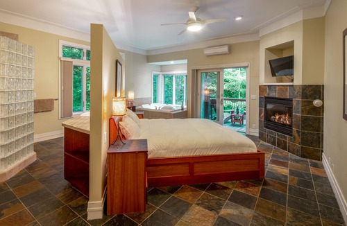 Holland House | Pigeon Creek Inn