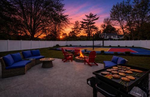 Indianapolis House | Play Pickleball & Shoot Hoops, Near Grand Park & Downtown Indy
