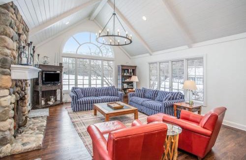 Benton Harbor House | Point Cottage at Point O' Woods