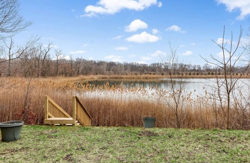 Portage House | Portage Indiana Dunes 3 bedroom Duplex Plaza Upper A