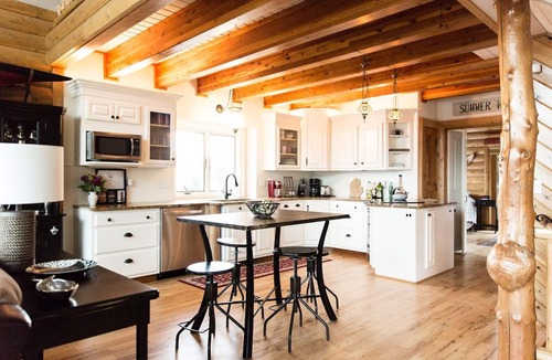 Grand Haven House | Prime location In Heart of Downtown Grand Haven