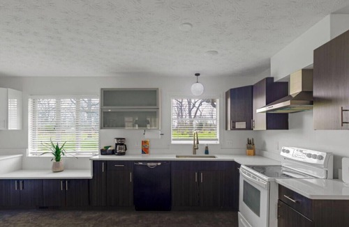 Wayne House | Private 4 BDRM house, 5 Miles from Downtown #2