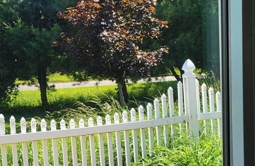 Grand Junction House | Private Country Escape on 5 Acres, Fast Wi-Fi, 15 Min to Lake Michigan
